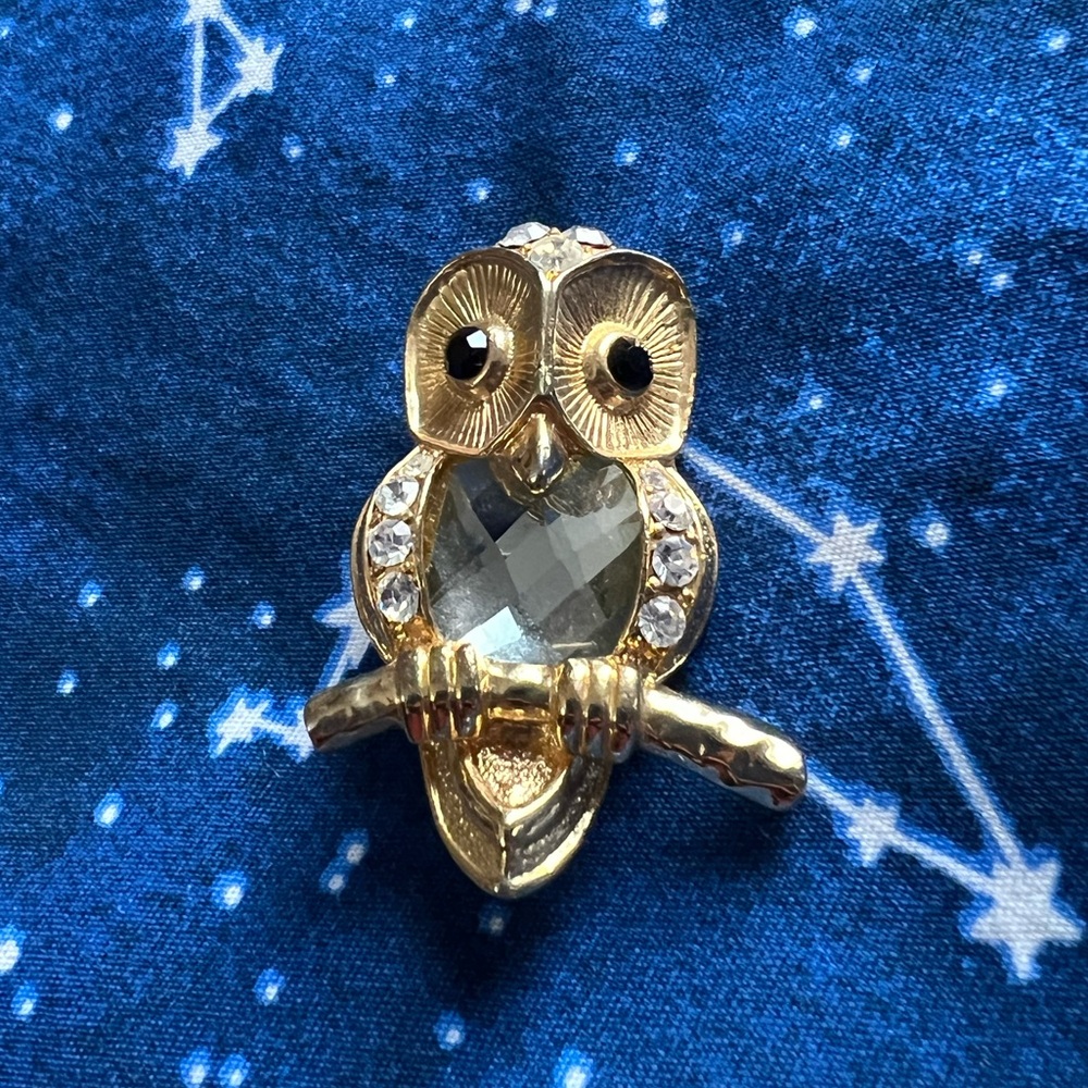 LAST CHANCE! VINTAGE Golden Owl w Crystal Tummy & Rhinestones Lapel Pin Brooch